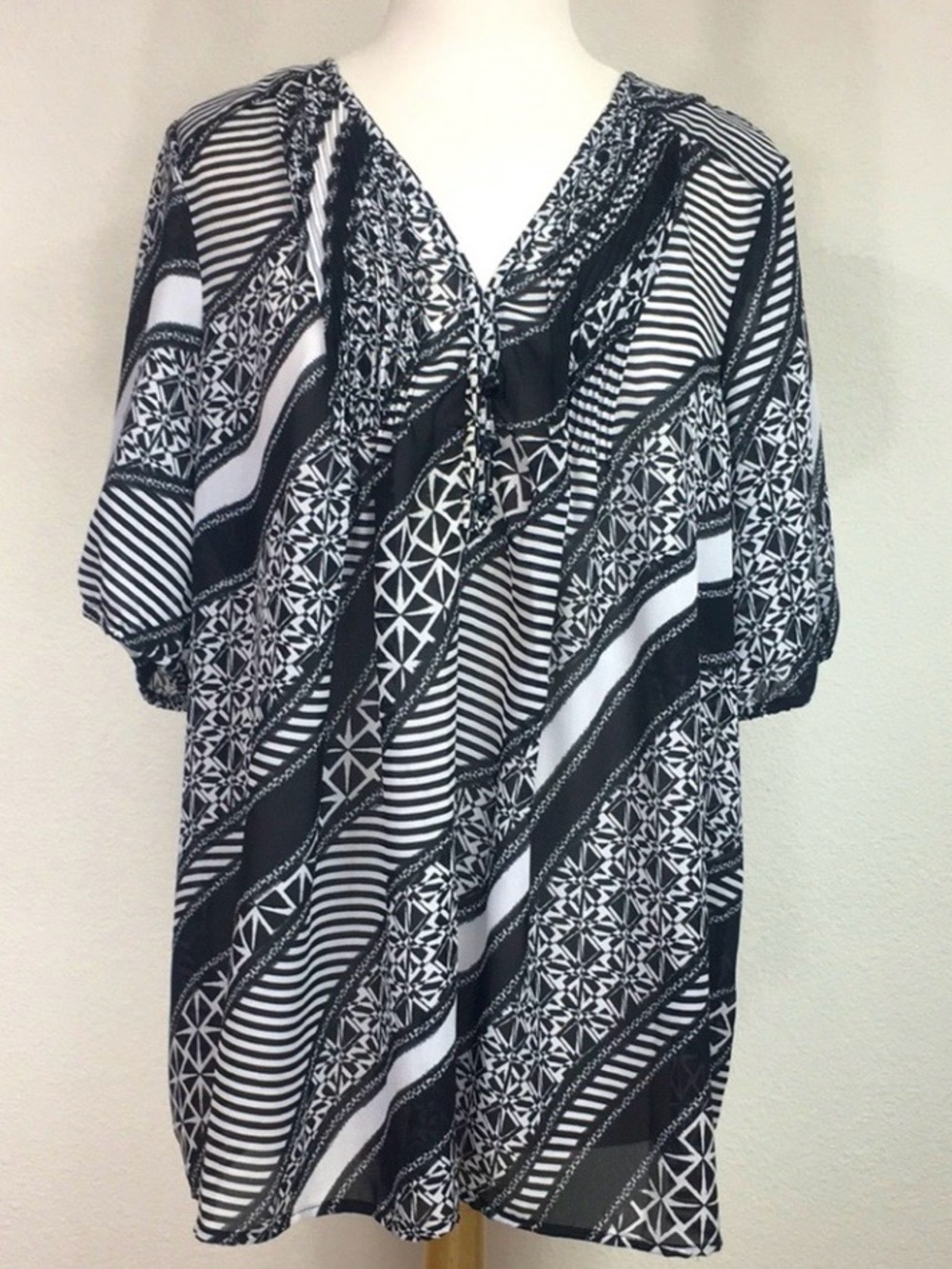 3/$25 Denim 24/7 Womens Black White Abstract Print Blouse Size 20W Boho Coastal